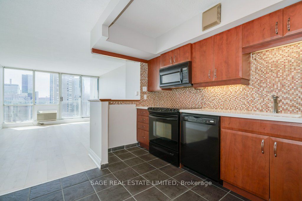 86 Gerrard St E, #22C