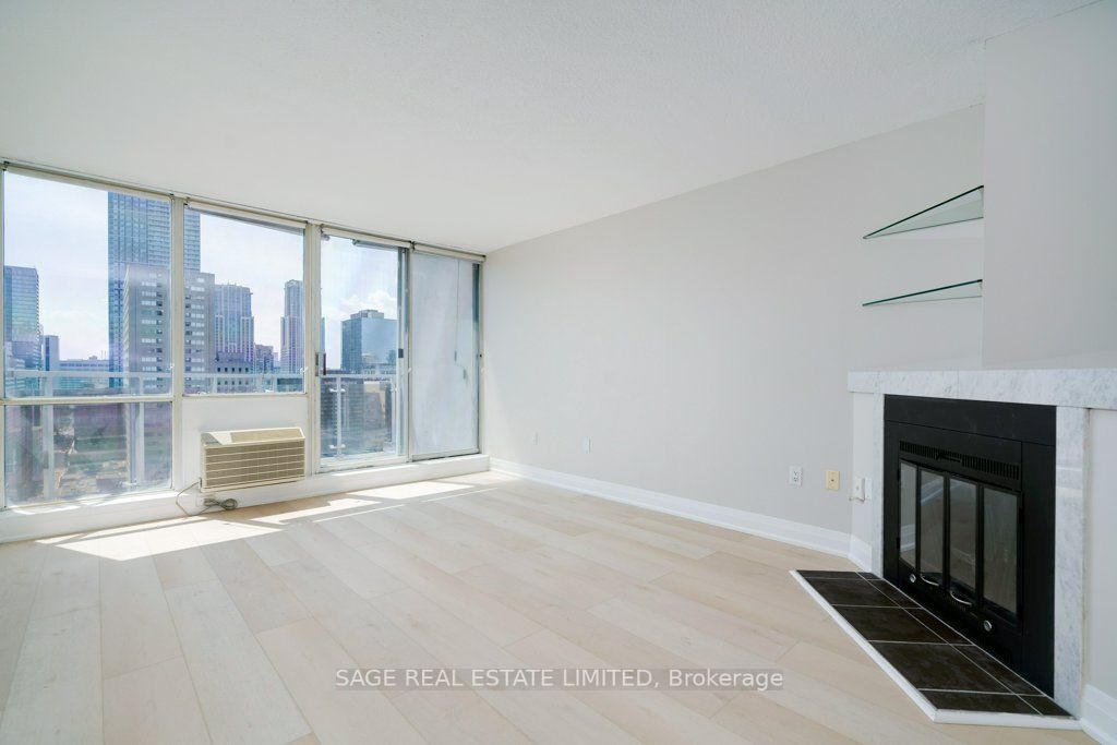 86 Gerrard St E, #22C