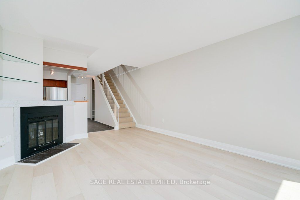 86 Gerrard St E, #22C