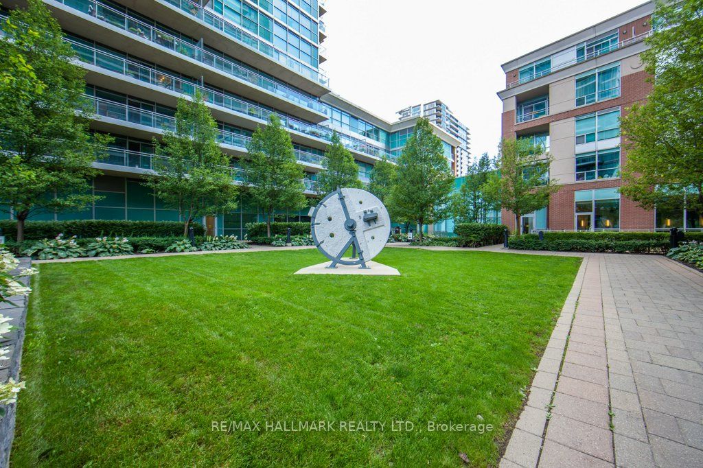 50 Lynn Williams St, #1212