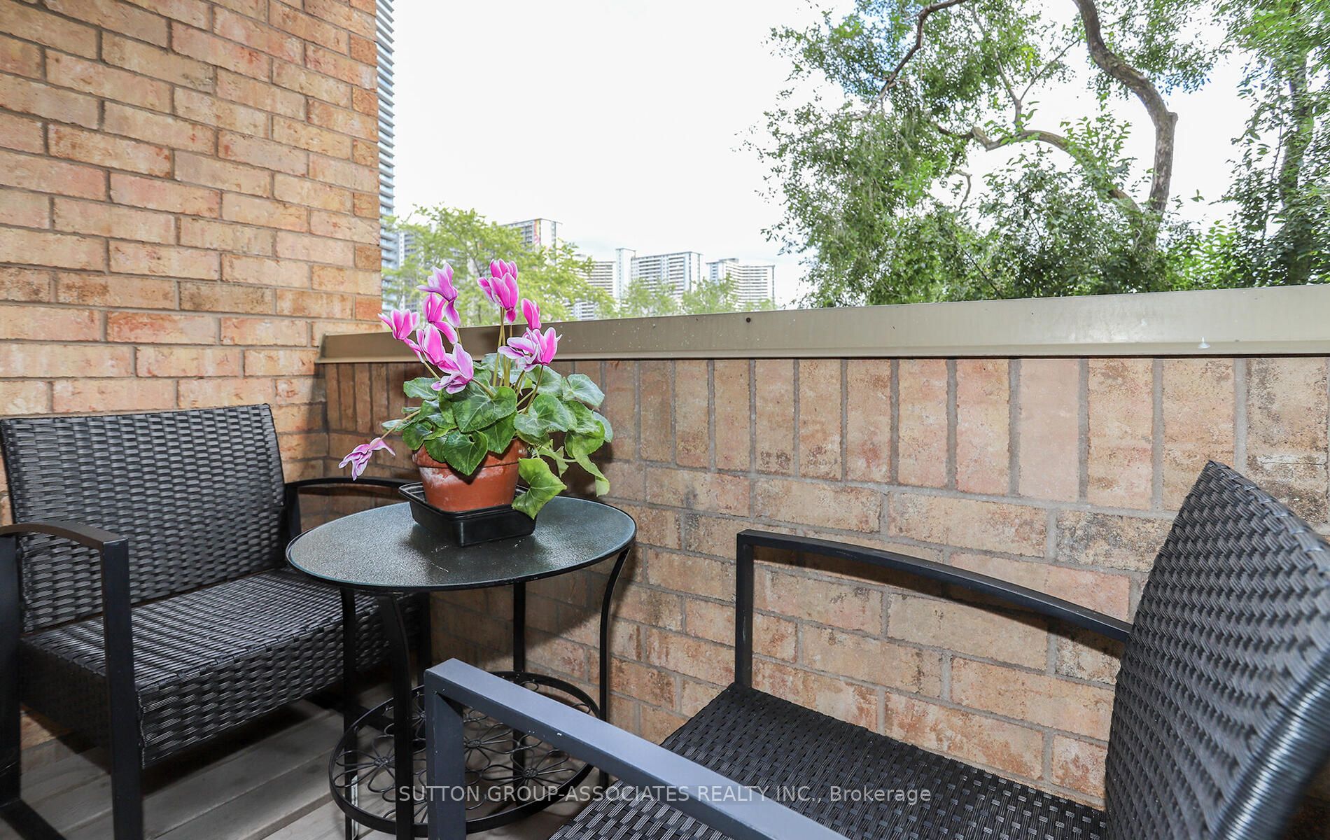 60 Homewood Ave, #525