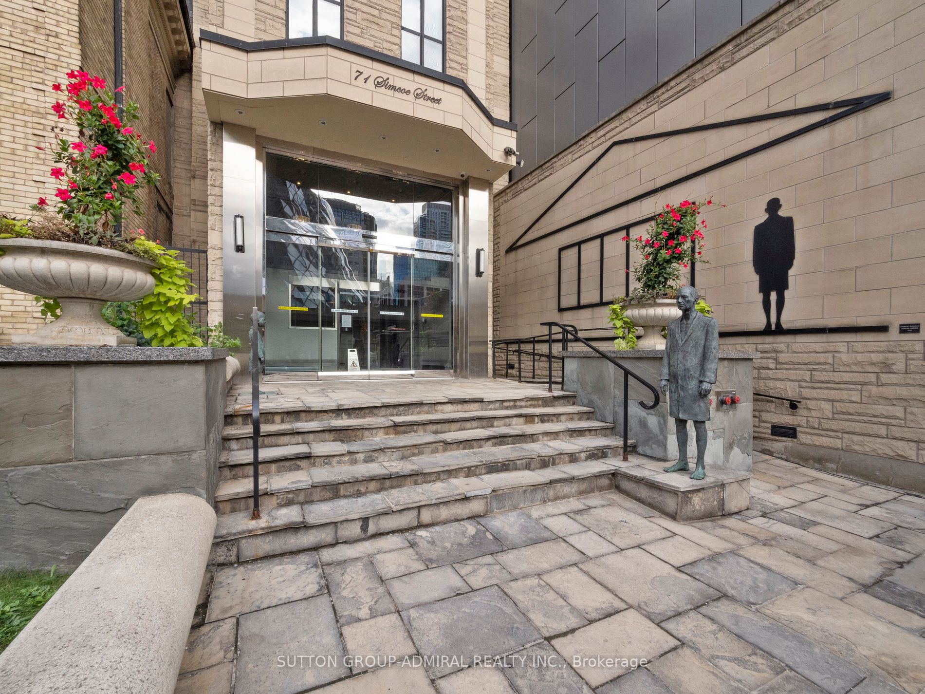 71 Simcoe St, #501