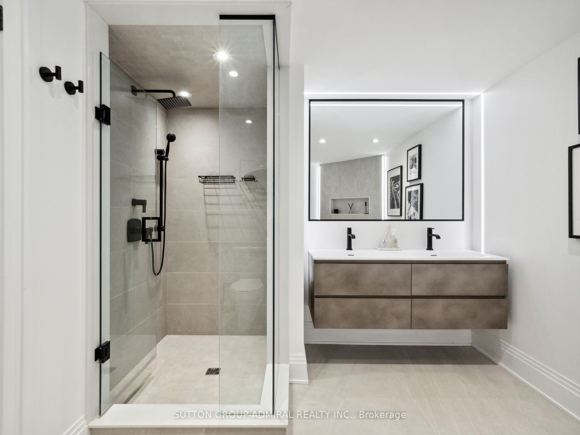 71 Simcoe St, #501