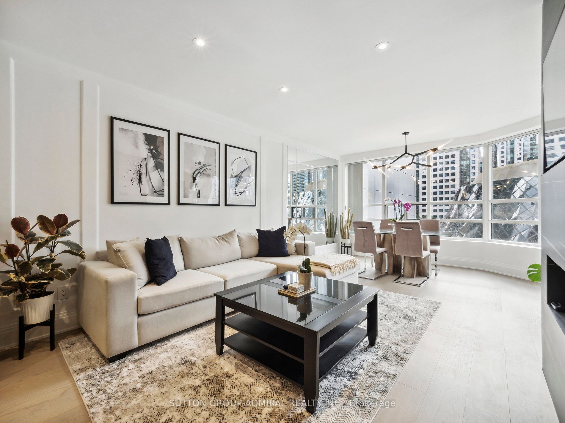 71 Simcoe St, #501