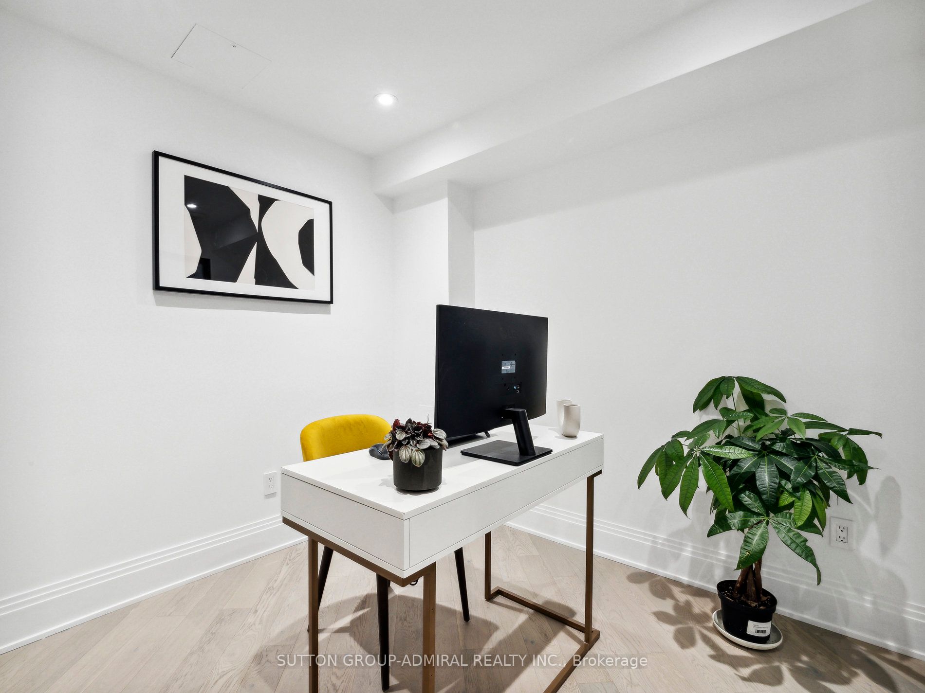 71 Simcoe St, #501