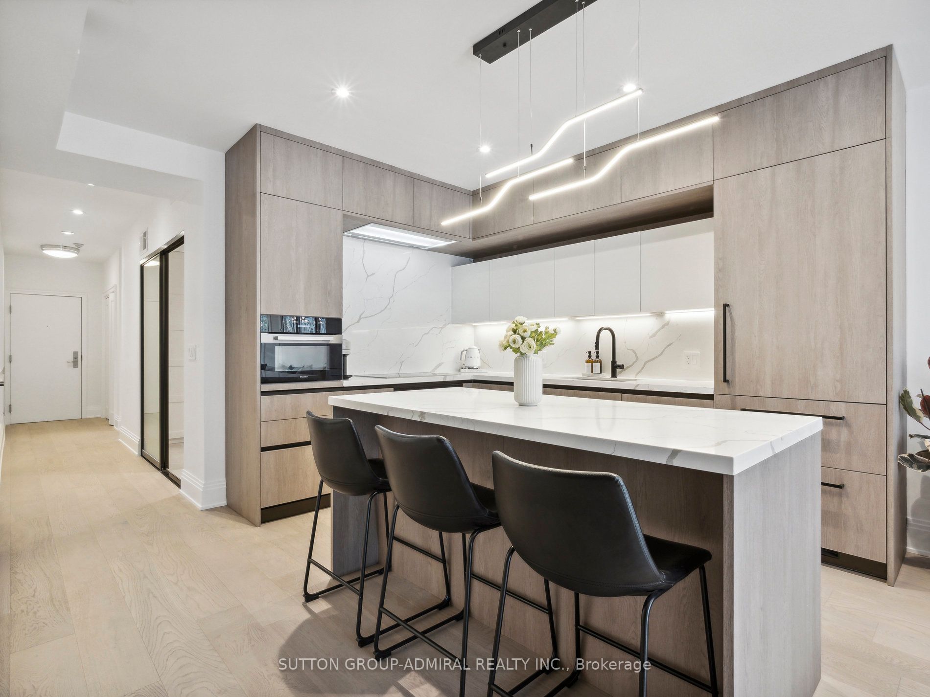 71 Simcoe St, #501