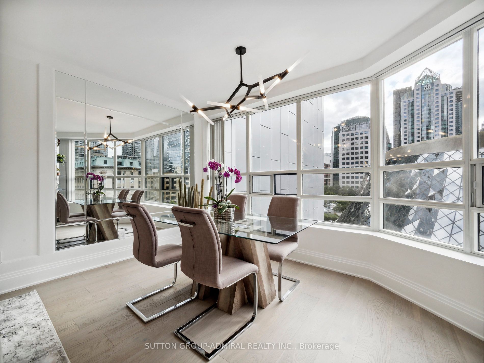 71 Simcoe St, #501