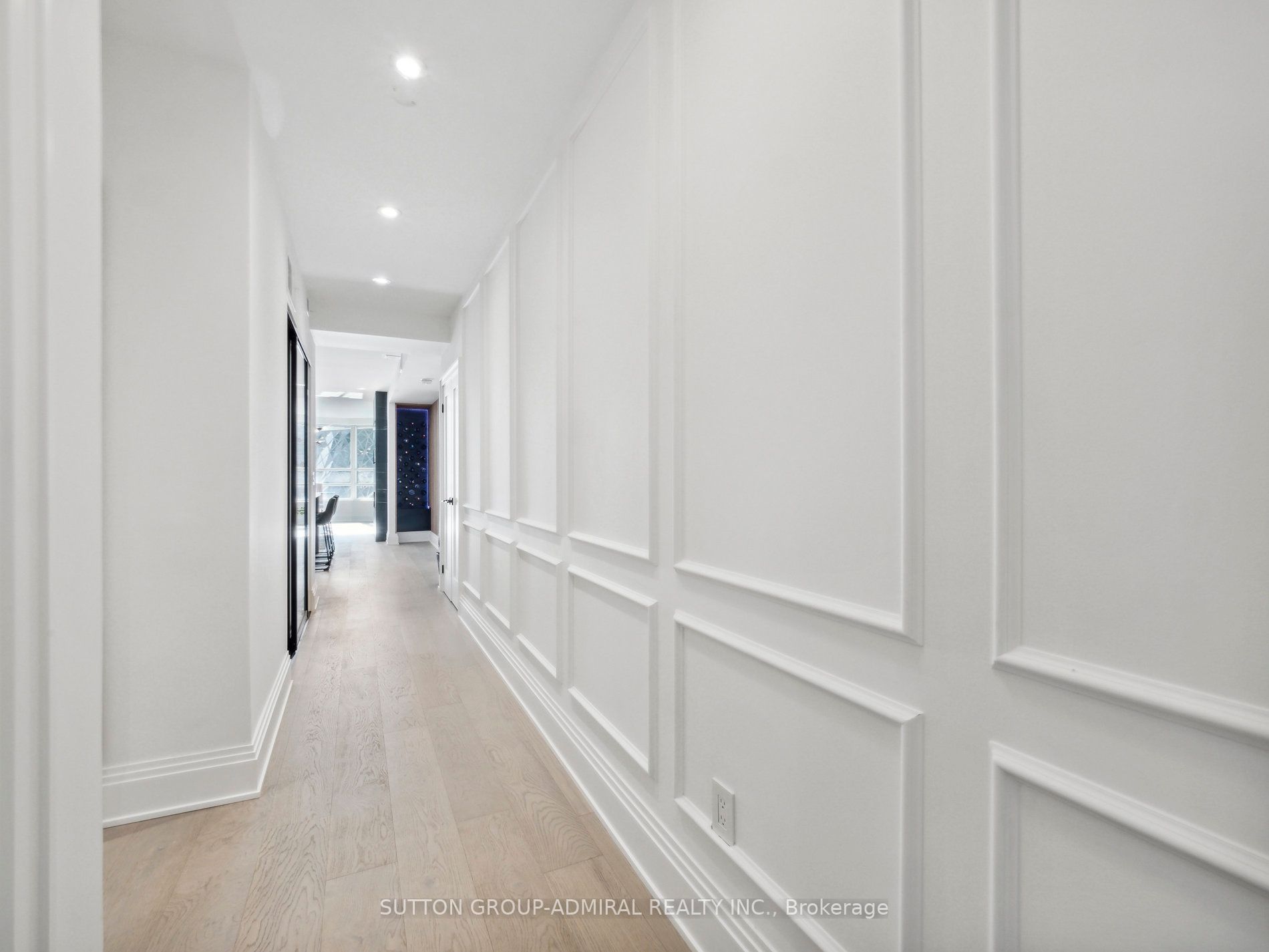 71 Simcoe St, #501