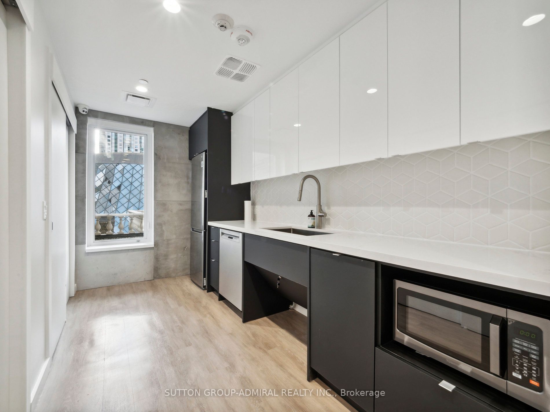 71 Simcoe St, #501