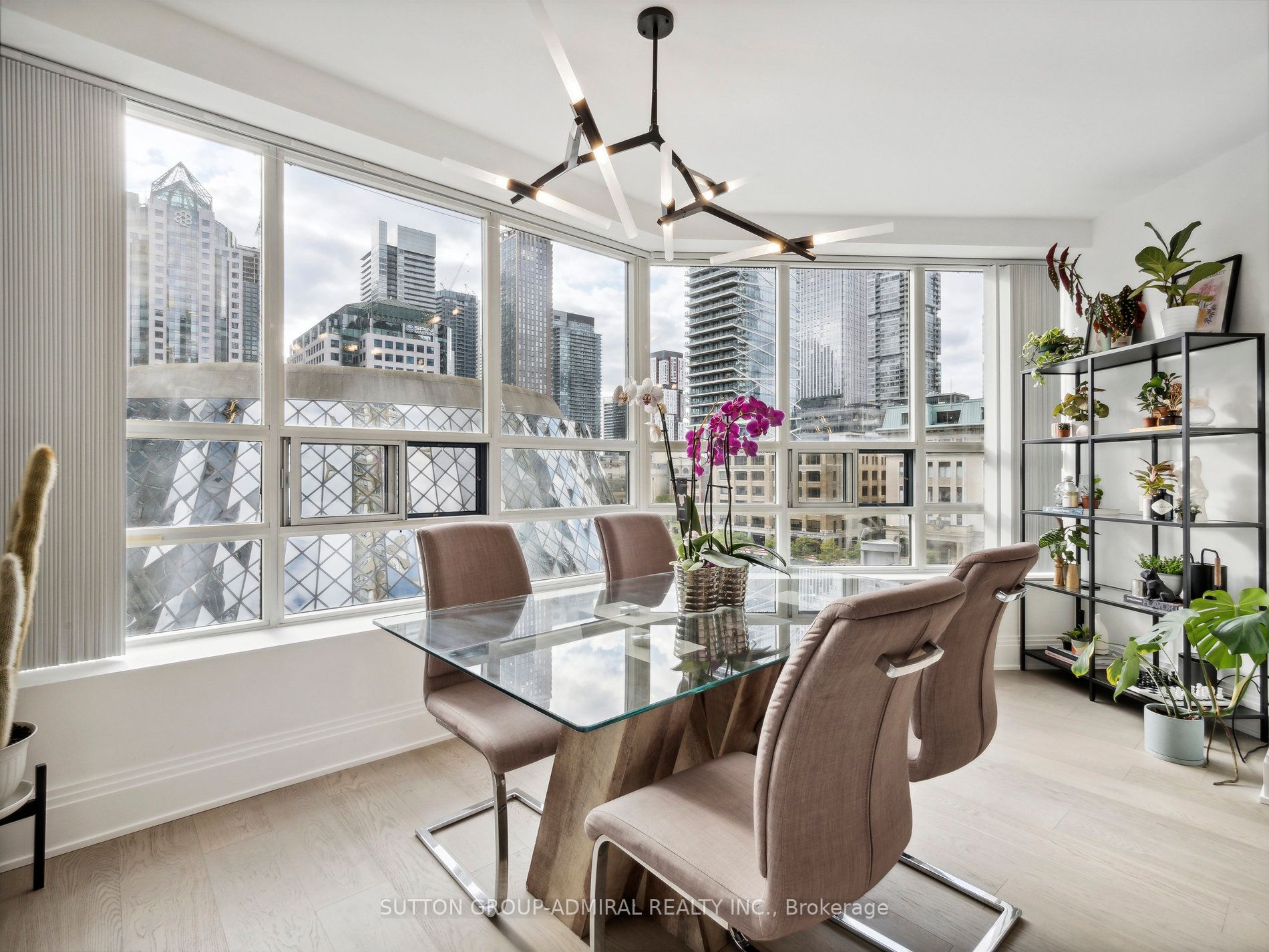 71 Simcoe St, #501