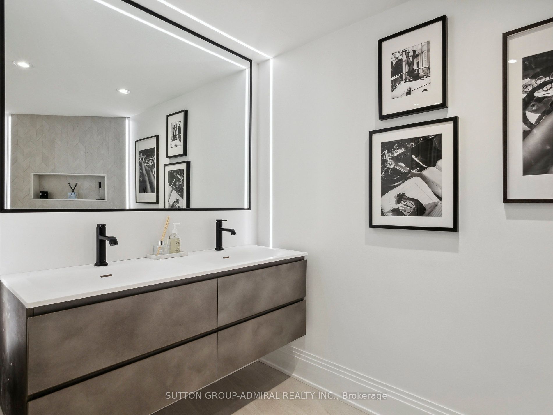 71 Simcoe St, #501