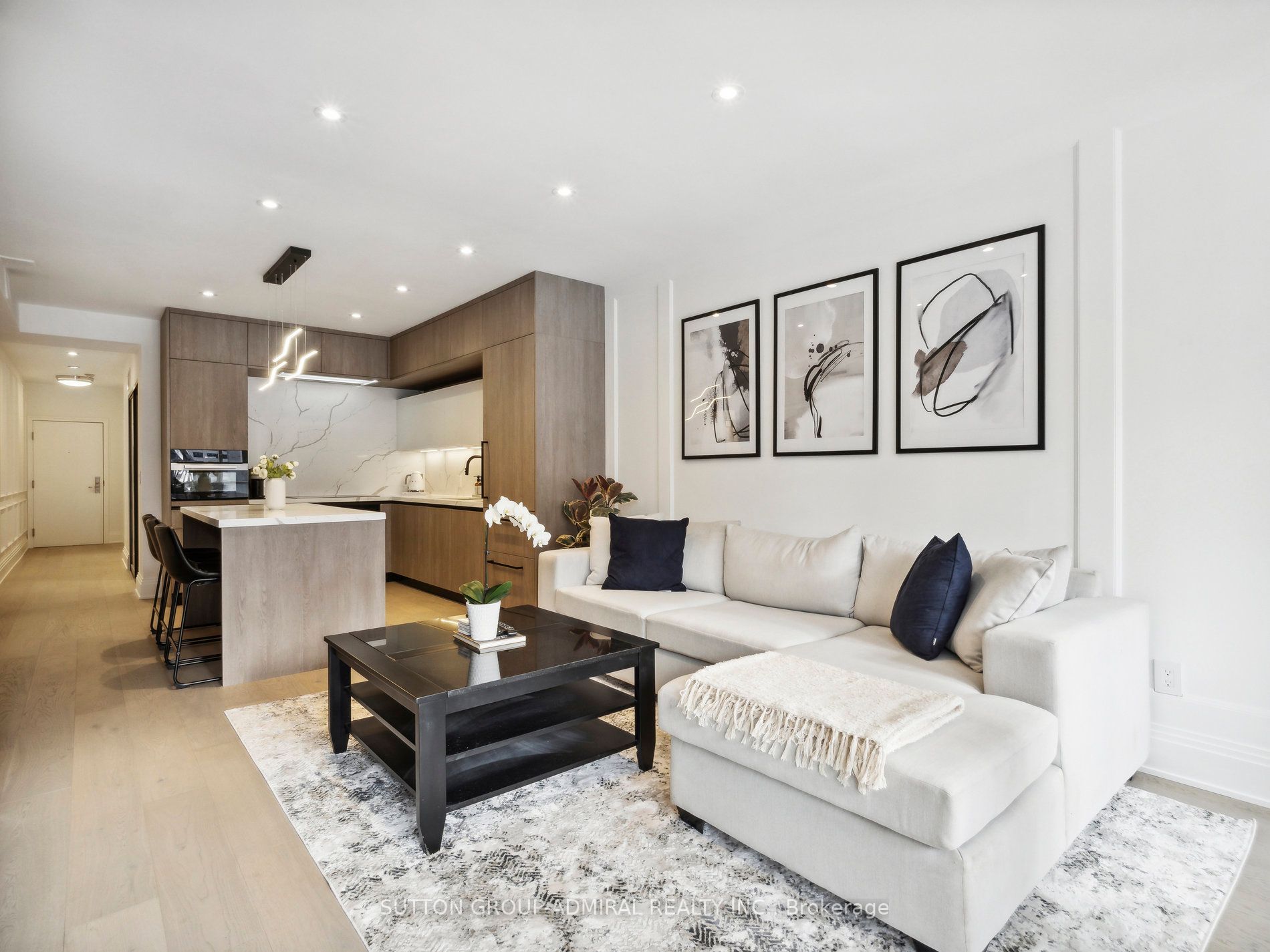 71 Simcoe St, #501