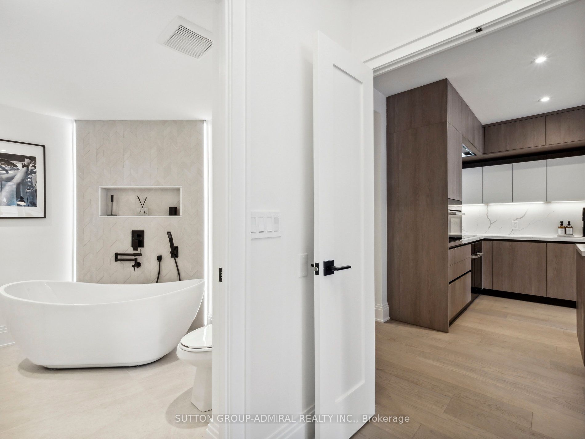 71 Simcoe St, #501