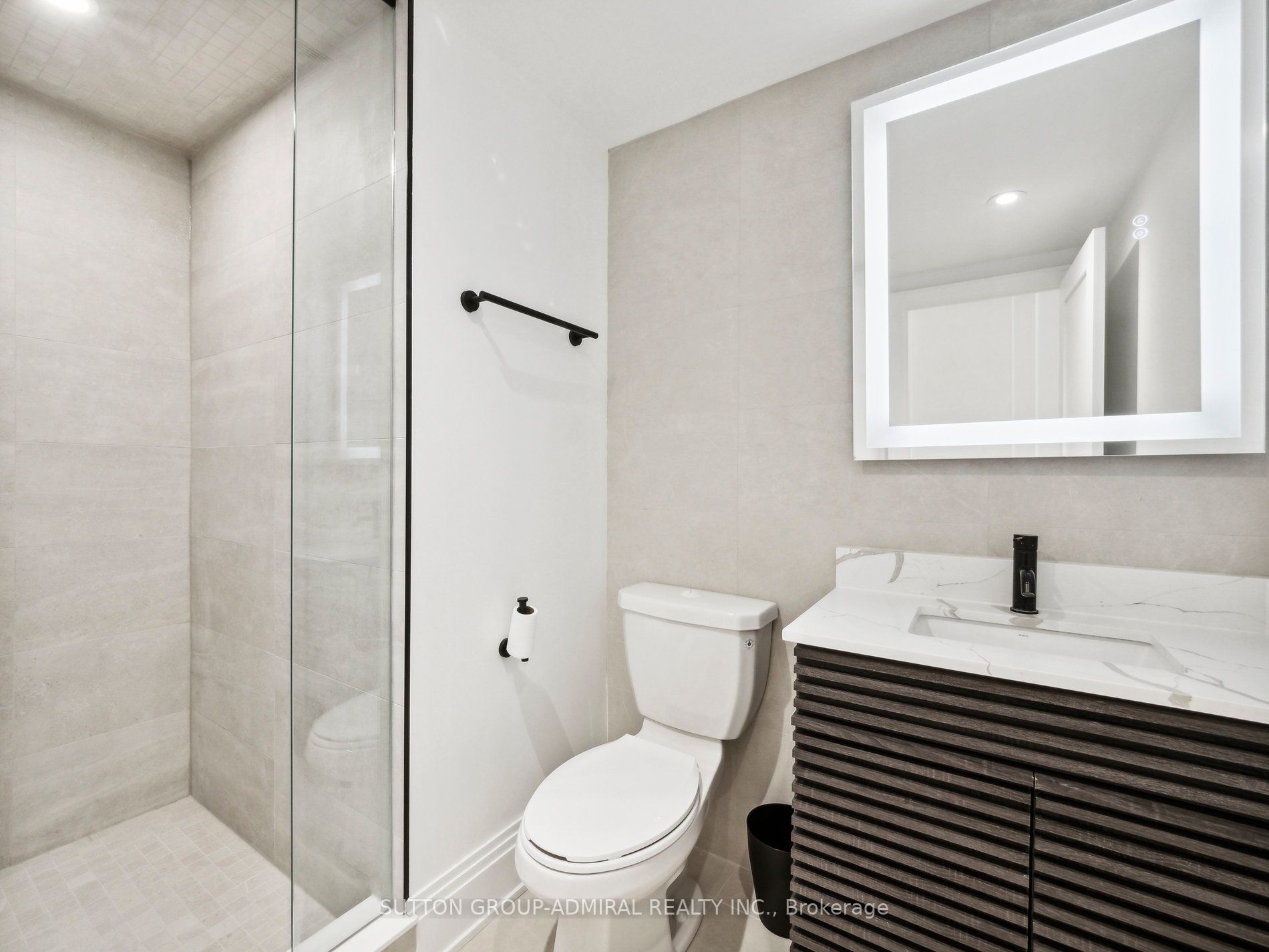 71 Simcoe St, #501