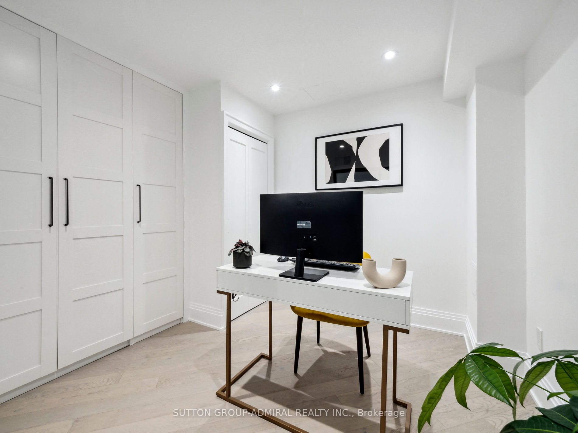 71 Simcoe St, #501