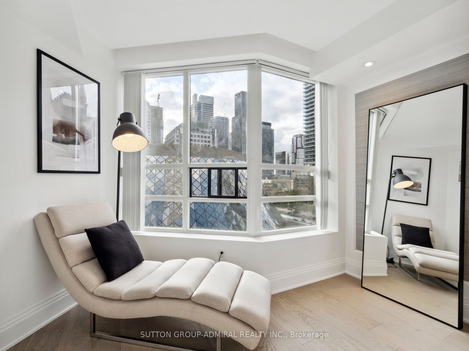 71 Simcoe St, #501