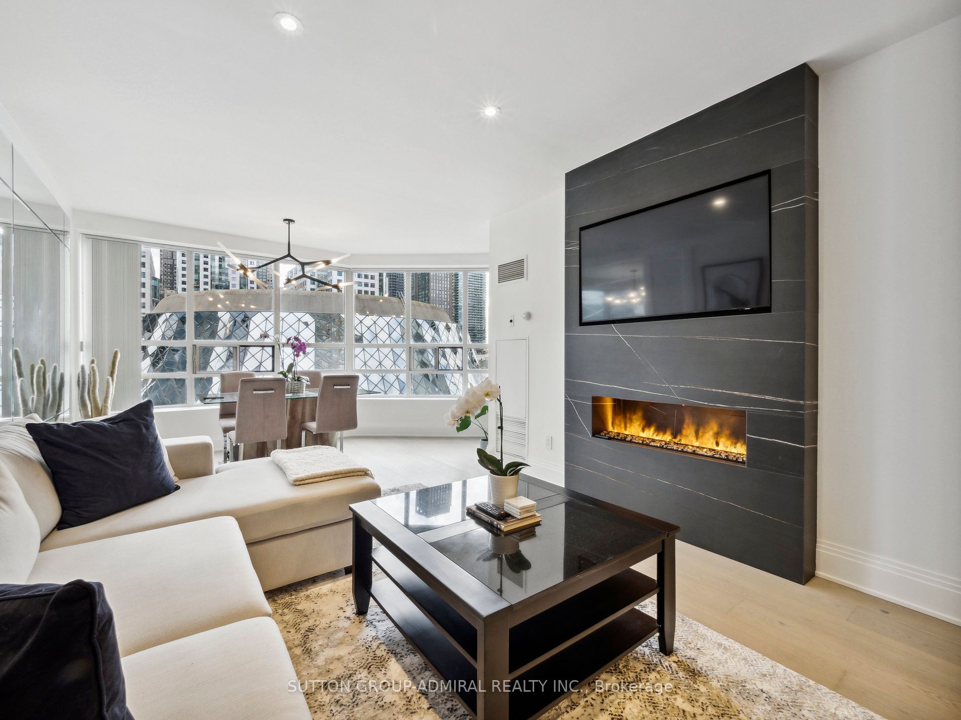 71 Simcoe St, #501