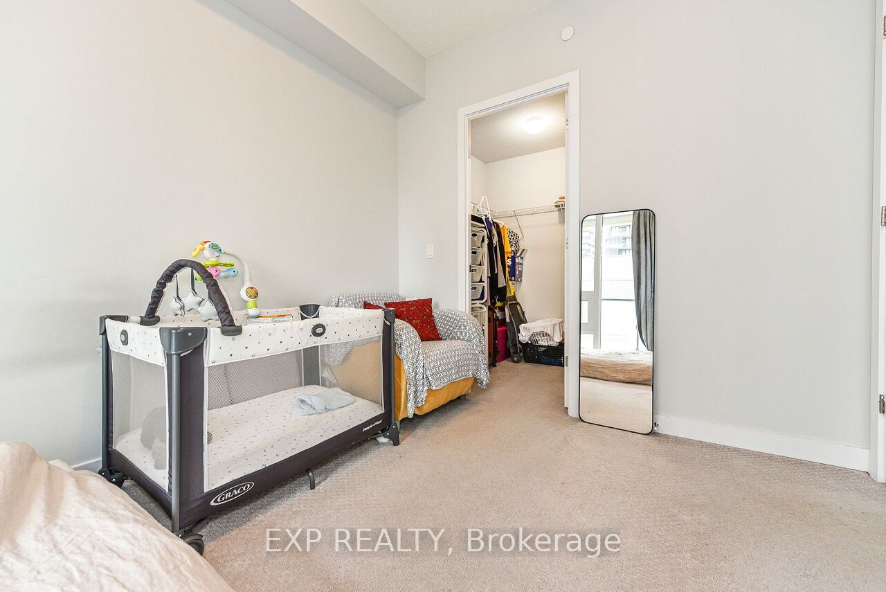 2221 Yonge St, #911