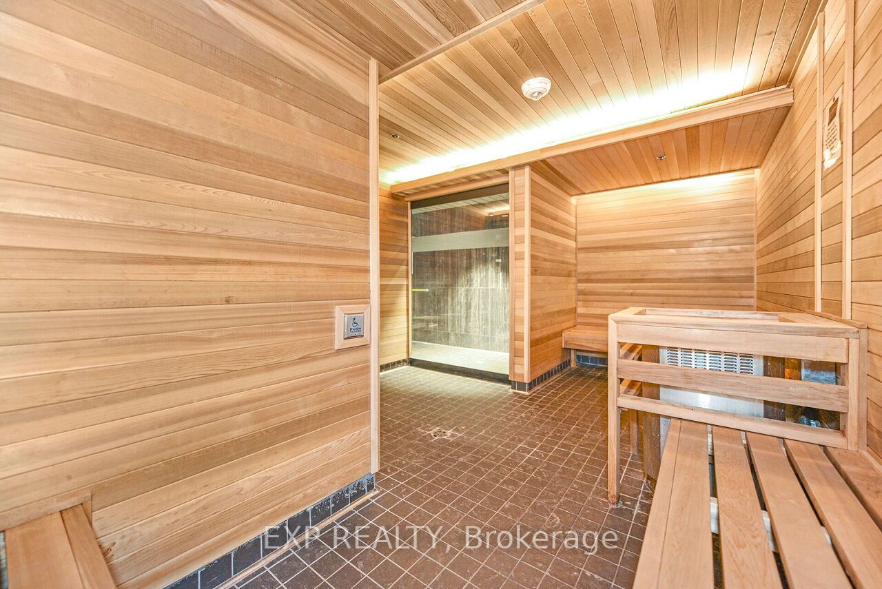 2221 Yonge St, #911