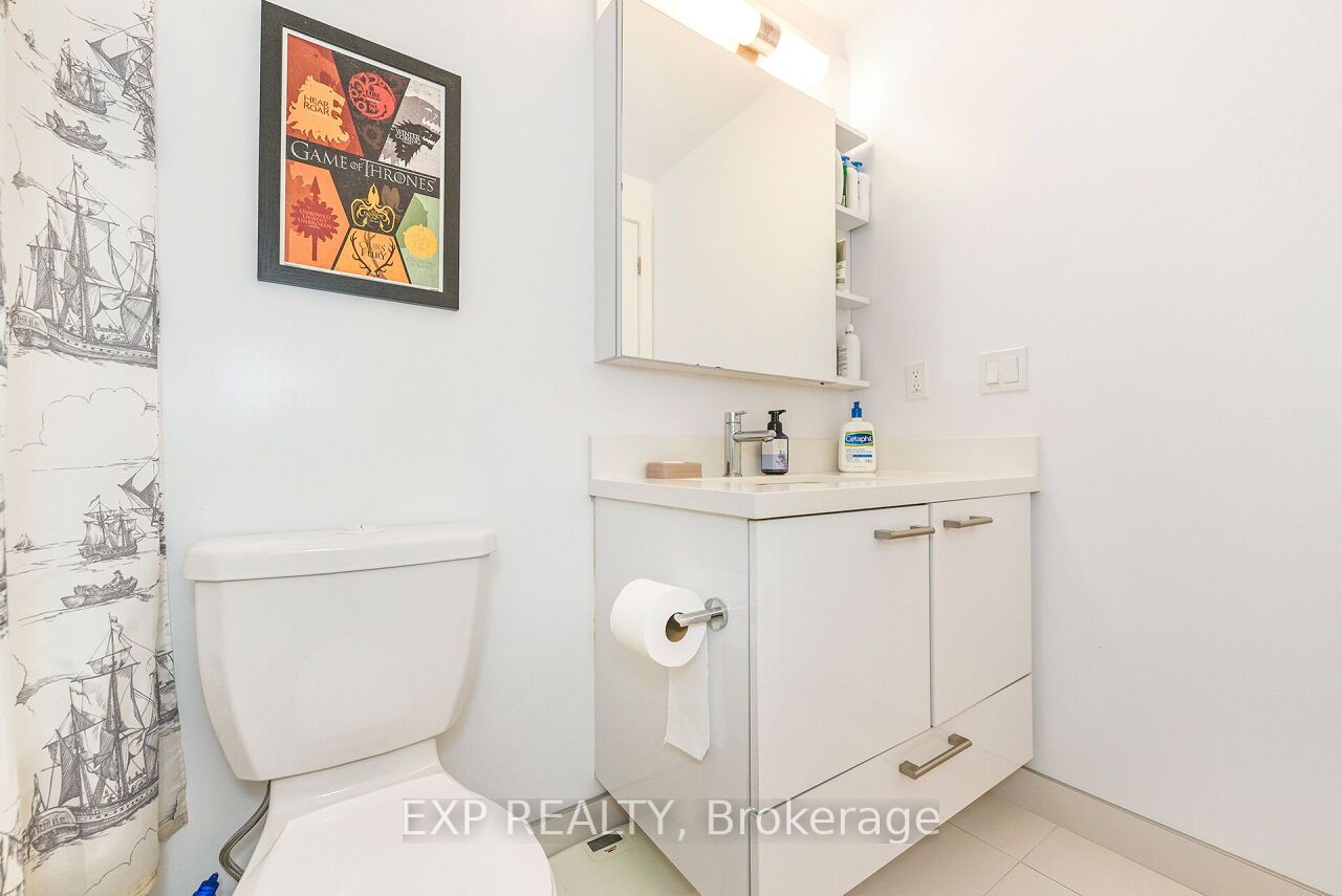 2221 Yonge St, #911