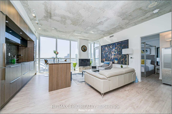 88 Blue Jays Way, Toronto
