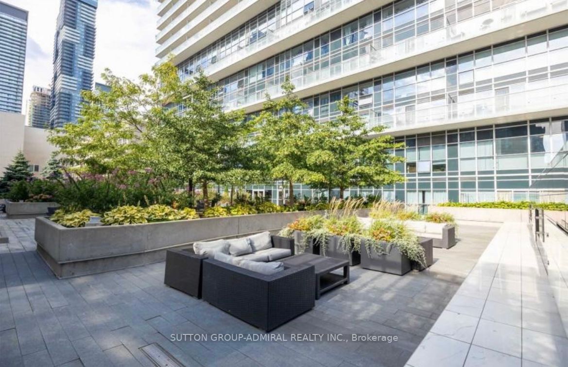 386 Yonge St, #5401