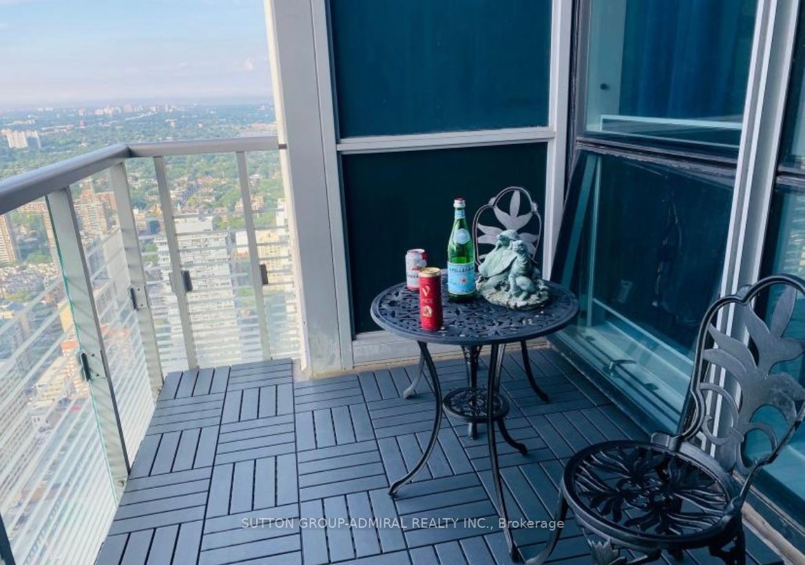 386 Yonge St, #5401