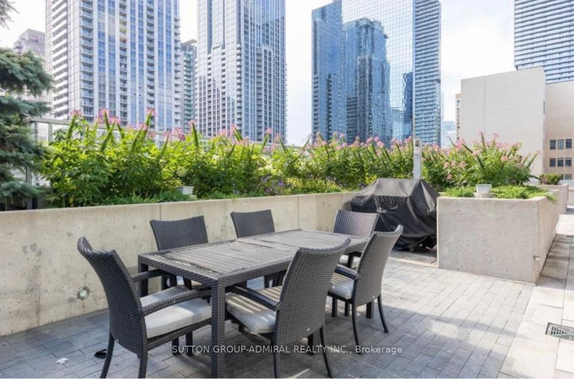 386 Yonge St, #5401