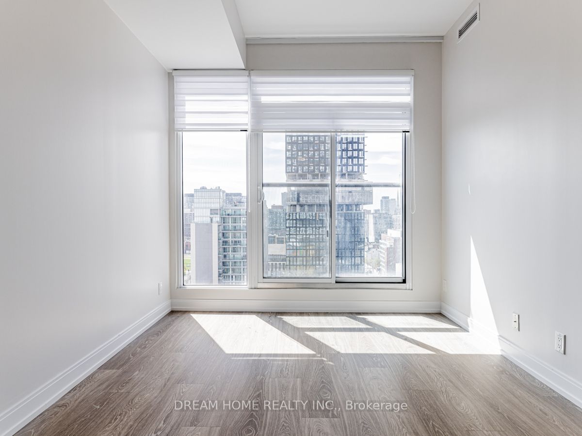 181 Dundas St E, #1206
