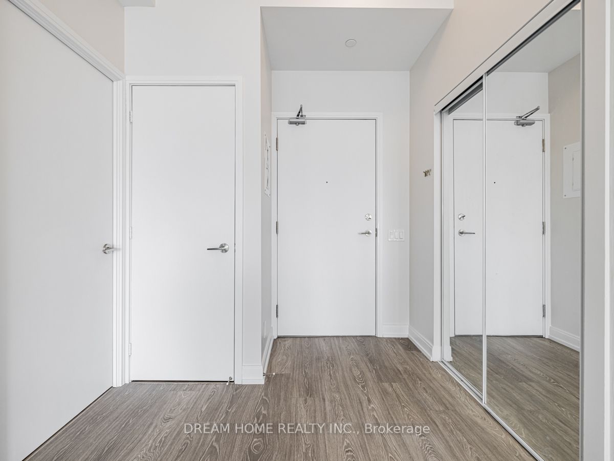 181 Dundas St E, #1206