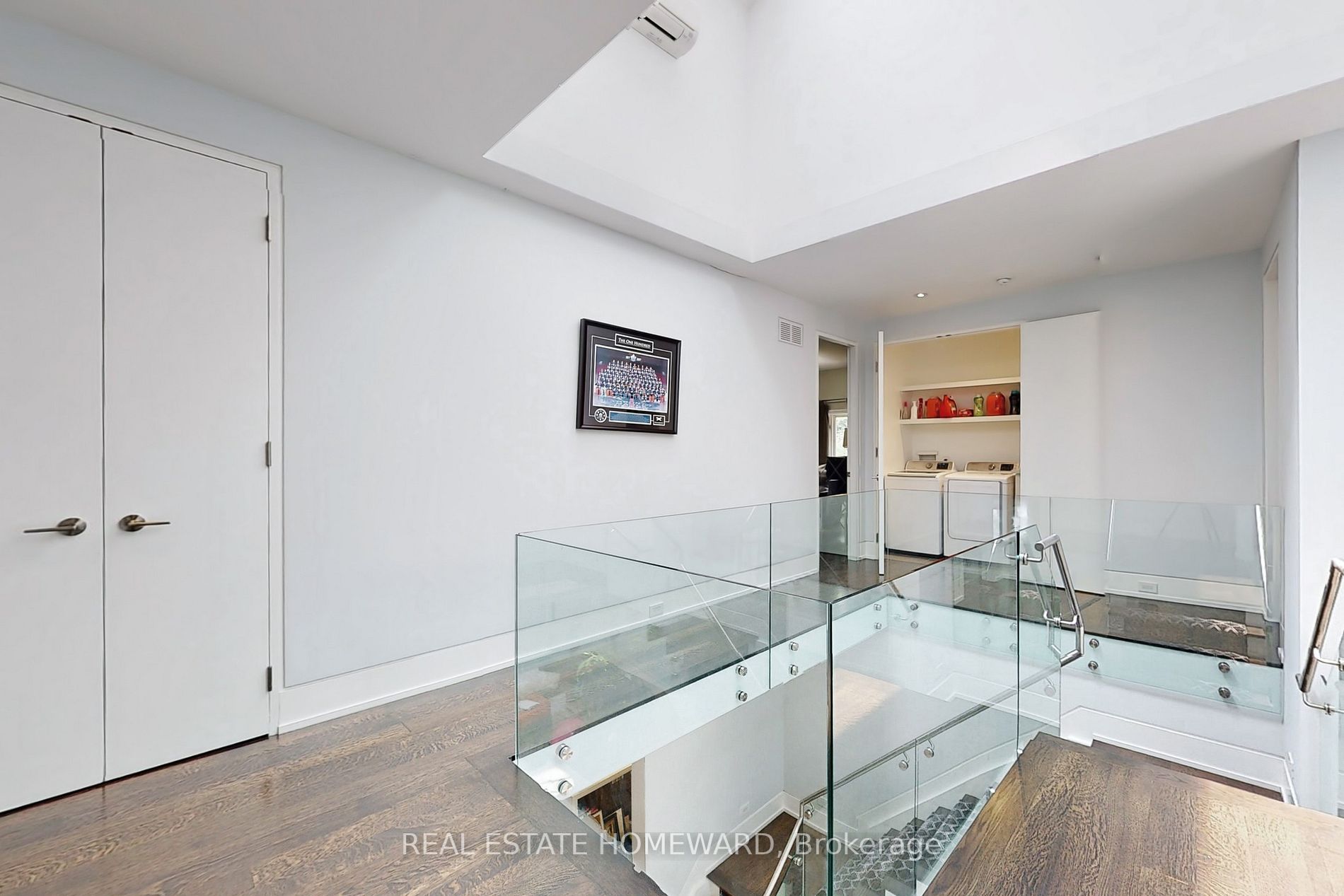 16 Hove St