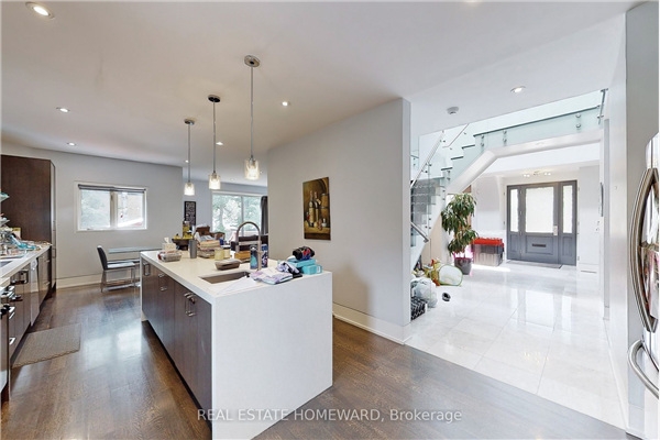 16 Hove St, Toronto