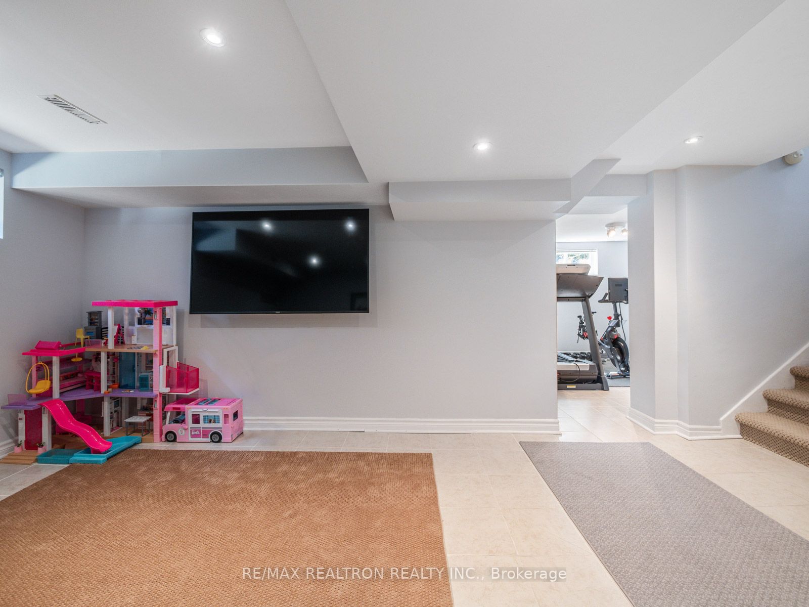 65 Invermay Ave