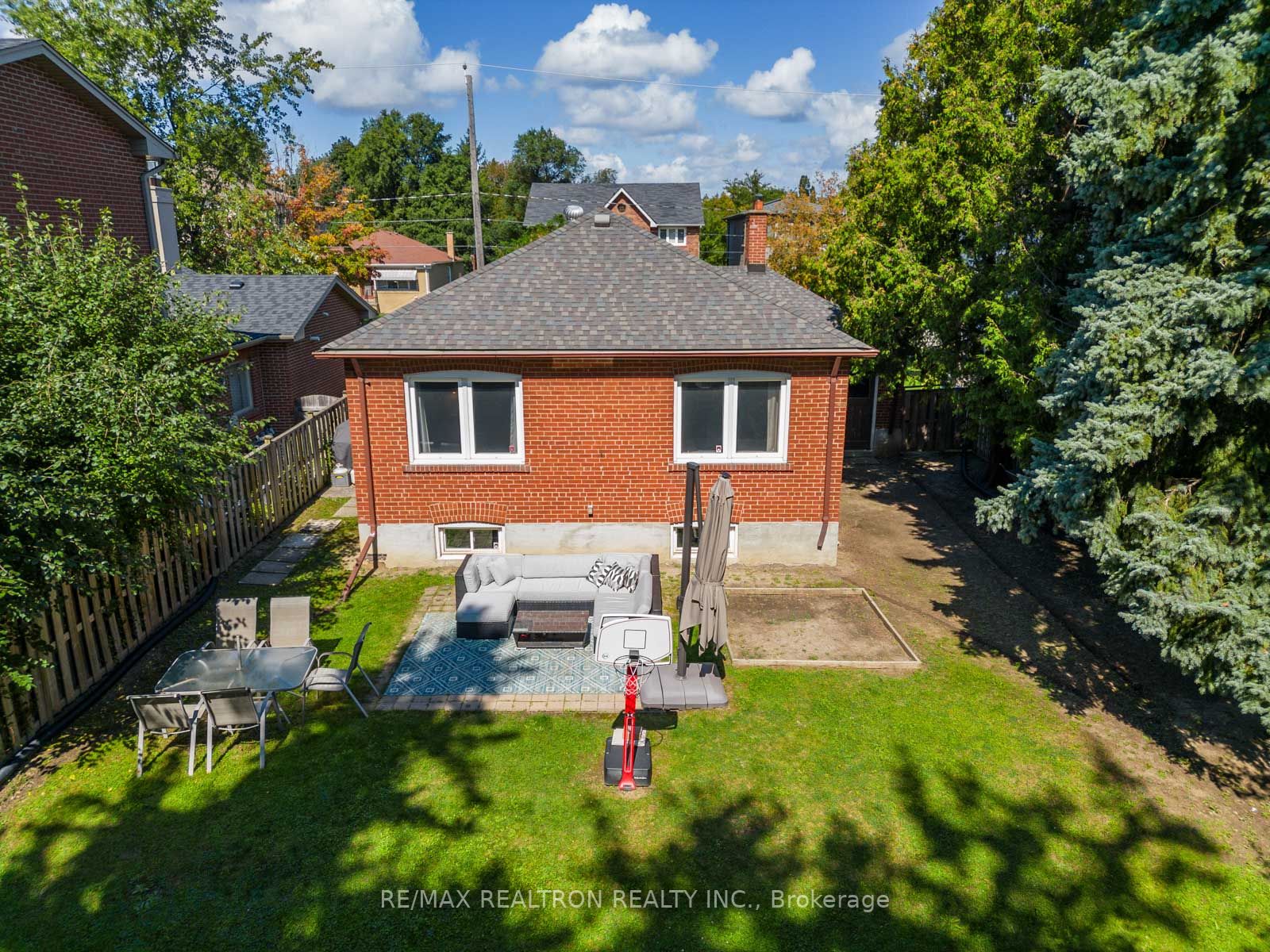 65 Invermay Ave