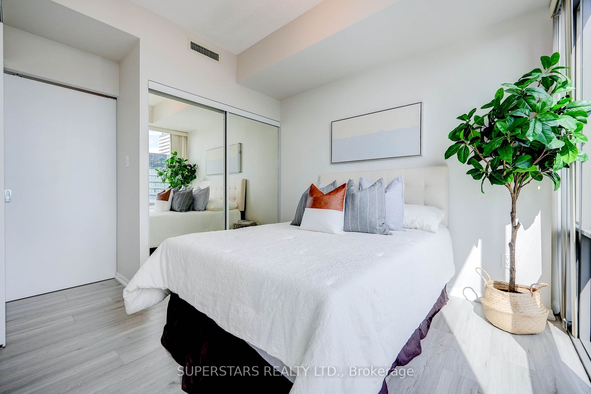 38 Grenville St, #3806