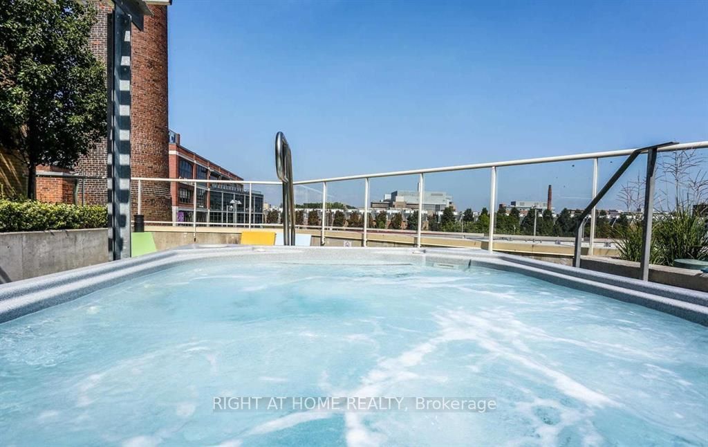 43 Hanna Ave, #317