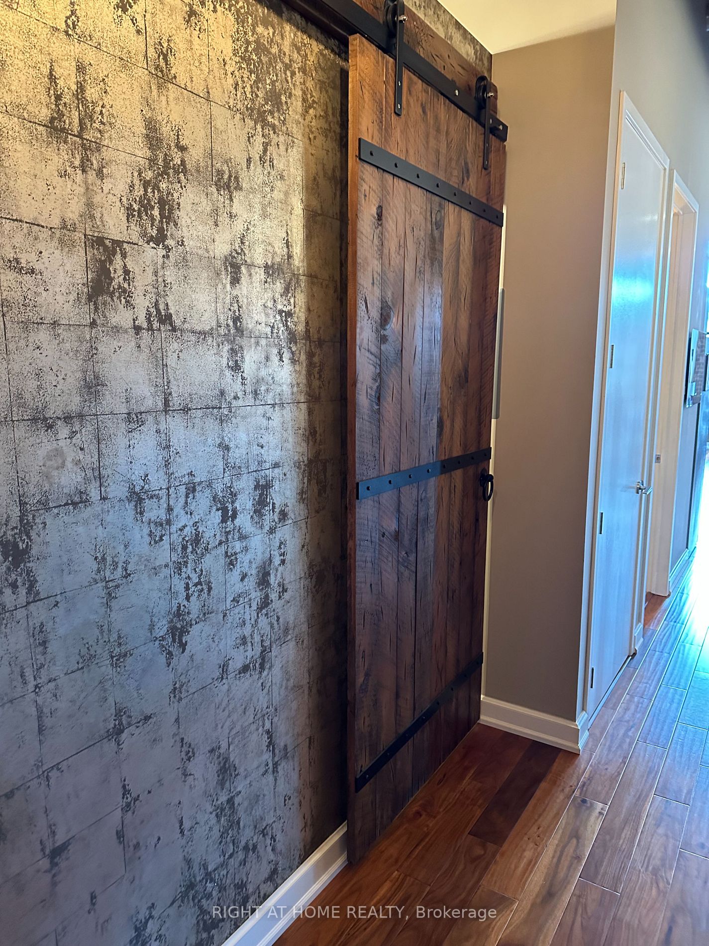 43 Hanna Ave, #317