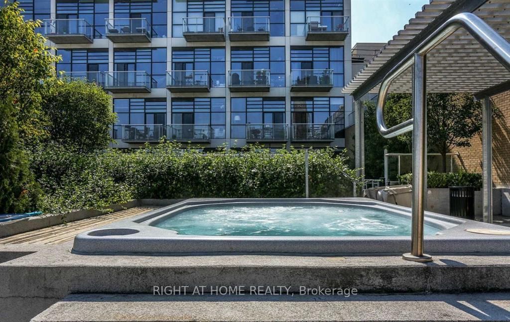 43 Hanna Ave, #317