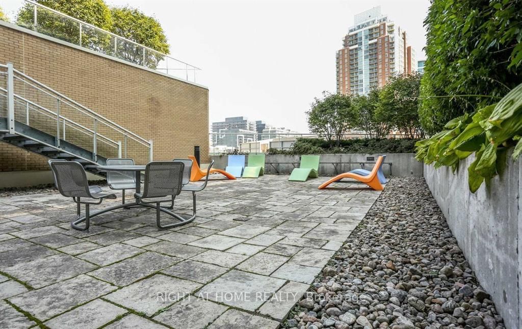 43 Hanna Ave, #317