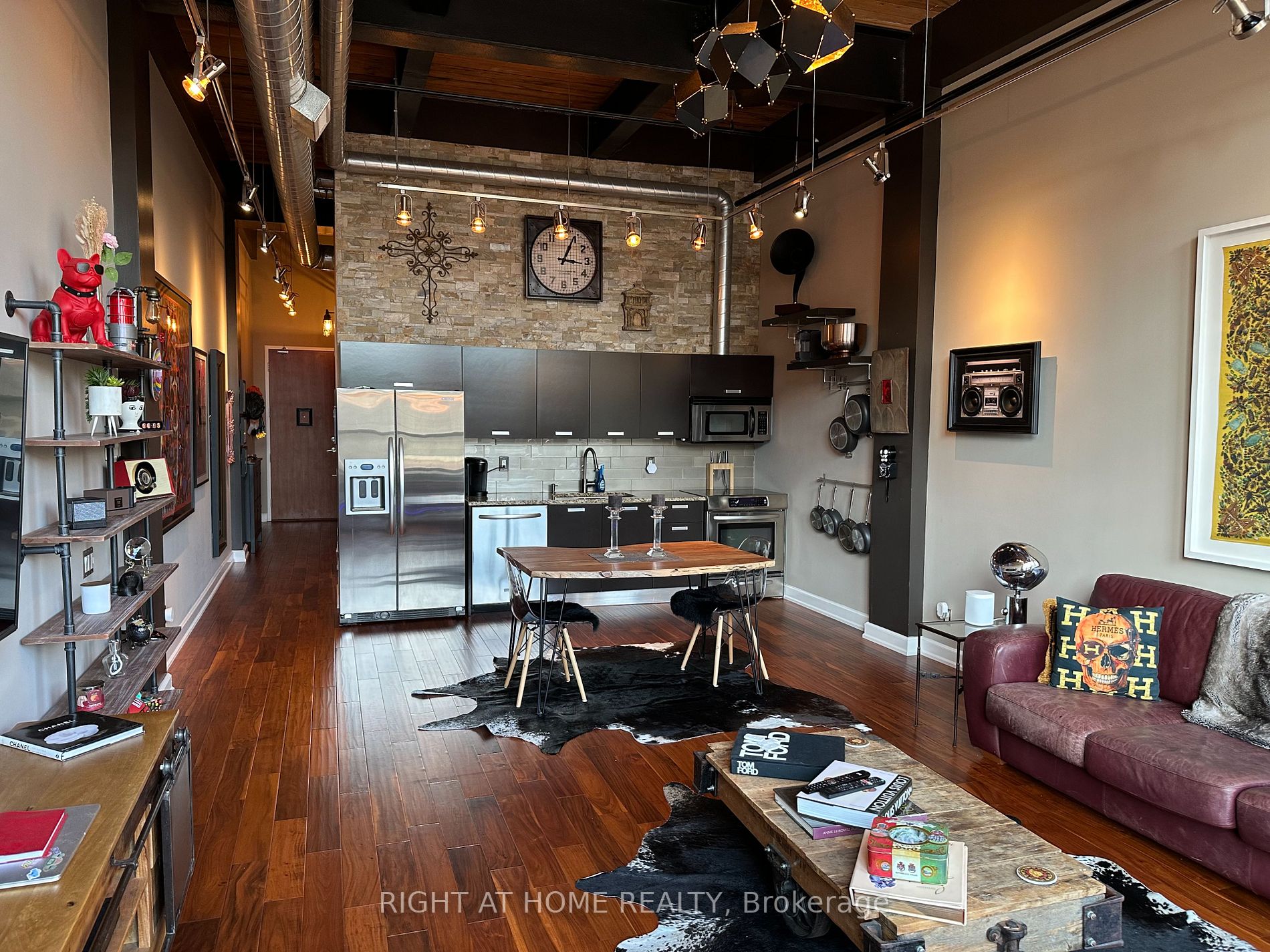 43 Hanna Ave, #317
