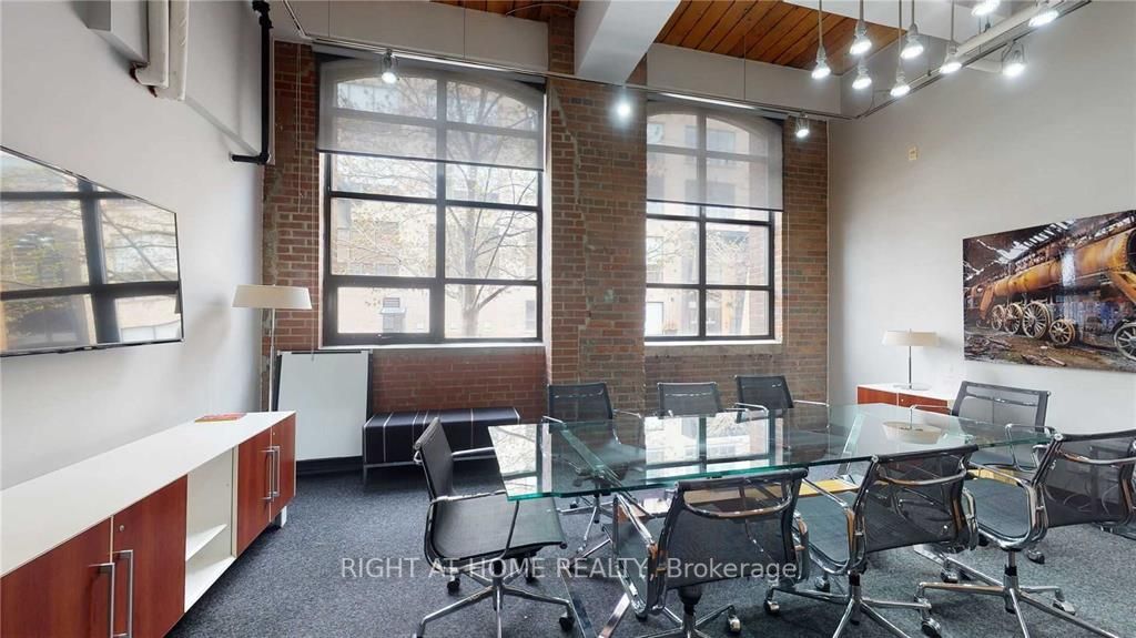 43 Hanna Ave, #317