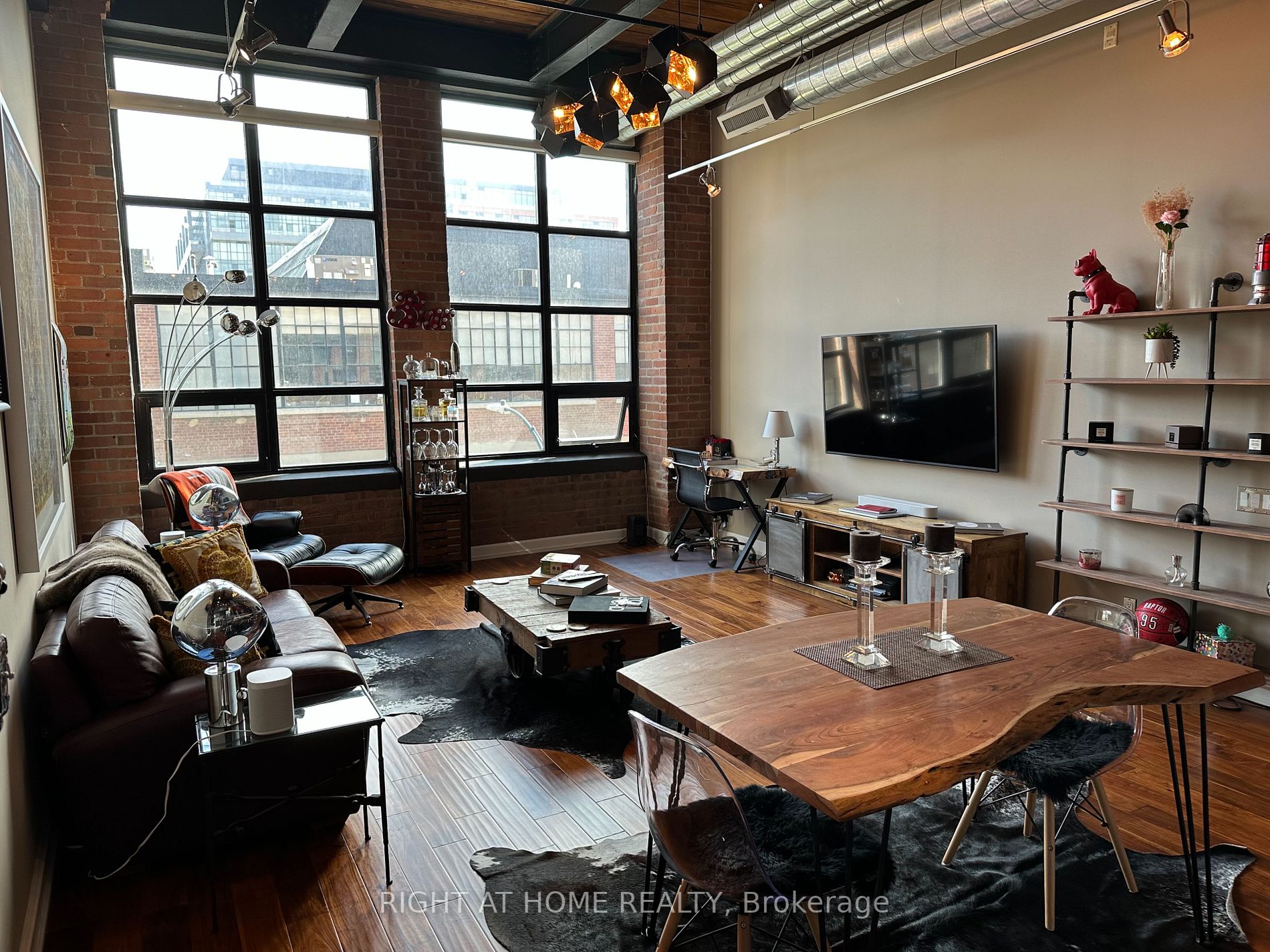 43 Hanna Ave, #317