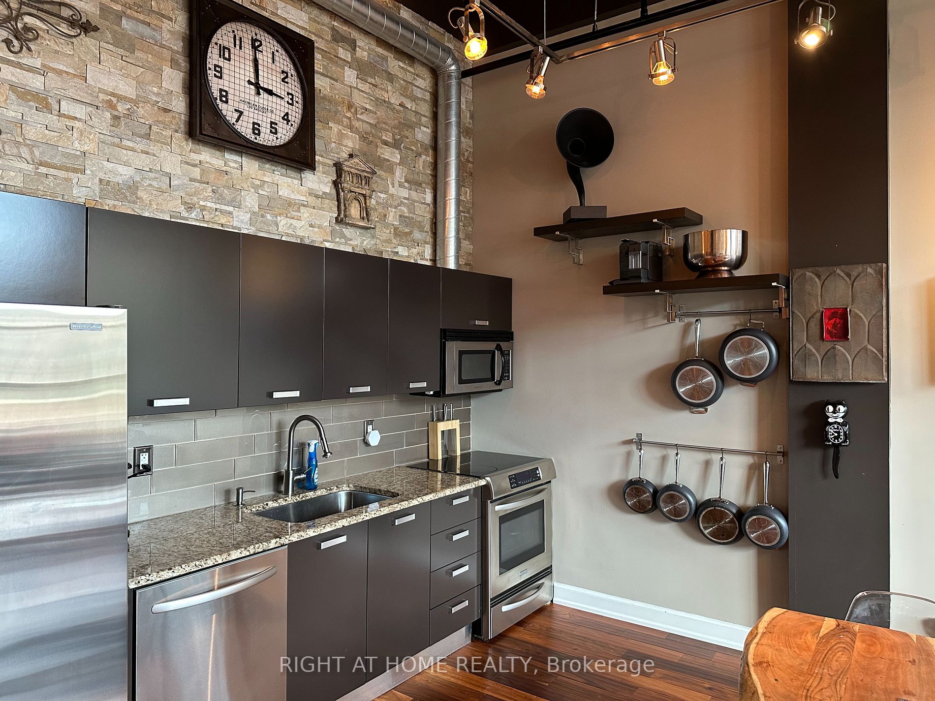 43 Hanna Ave, #317
