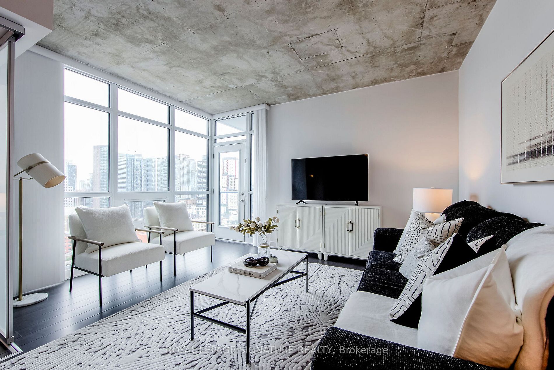 210 Simcoe St, #2211