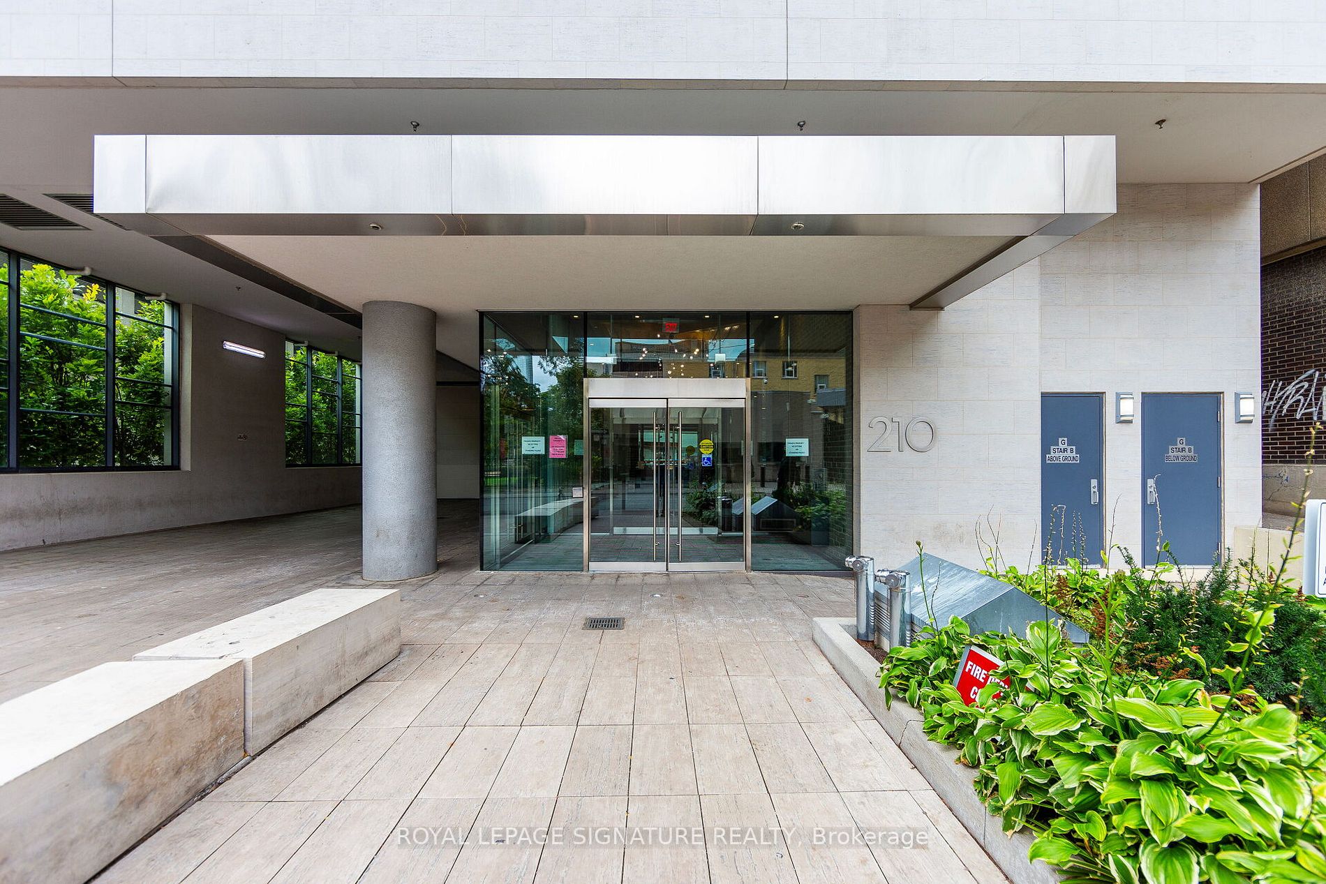 210 Simcoe St, #2211