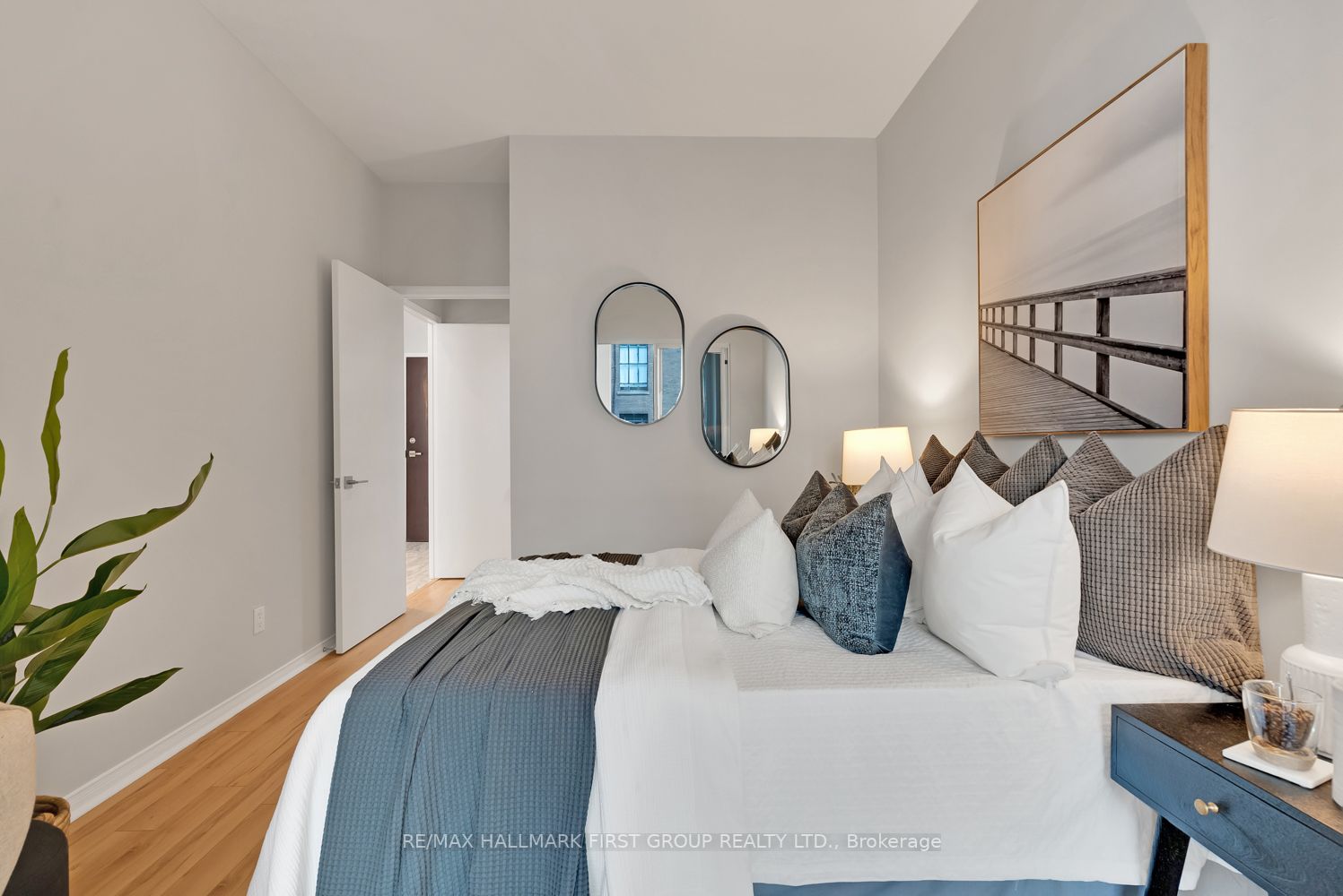 7 King St E, #1708