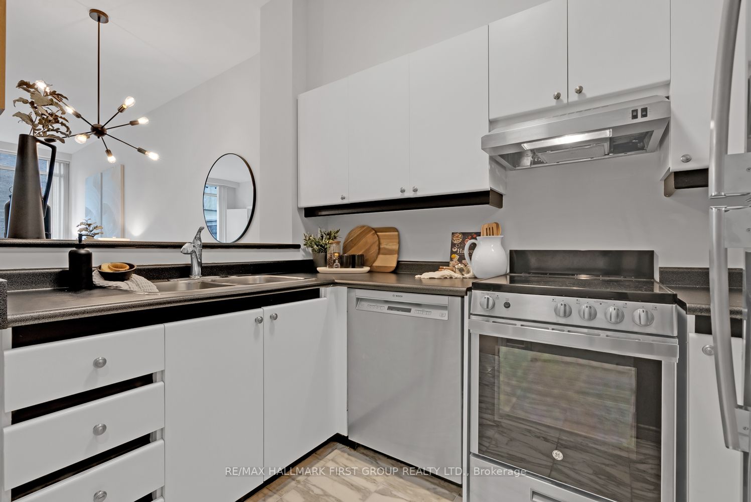 7 King St E, #1708