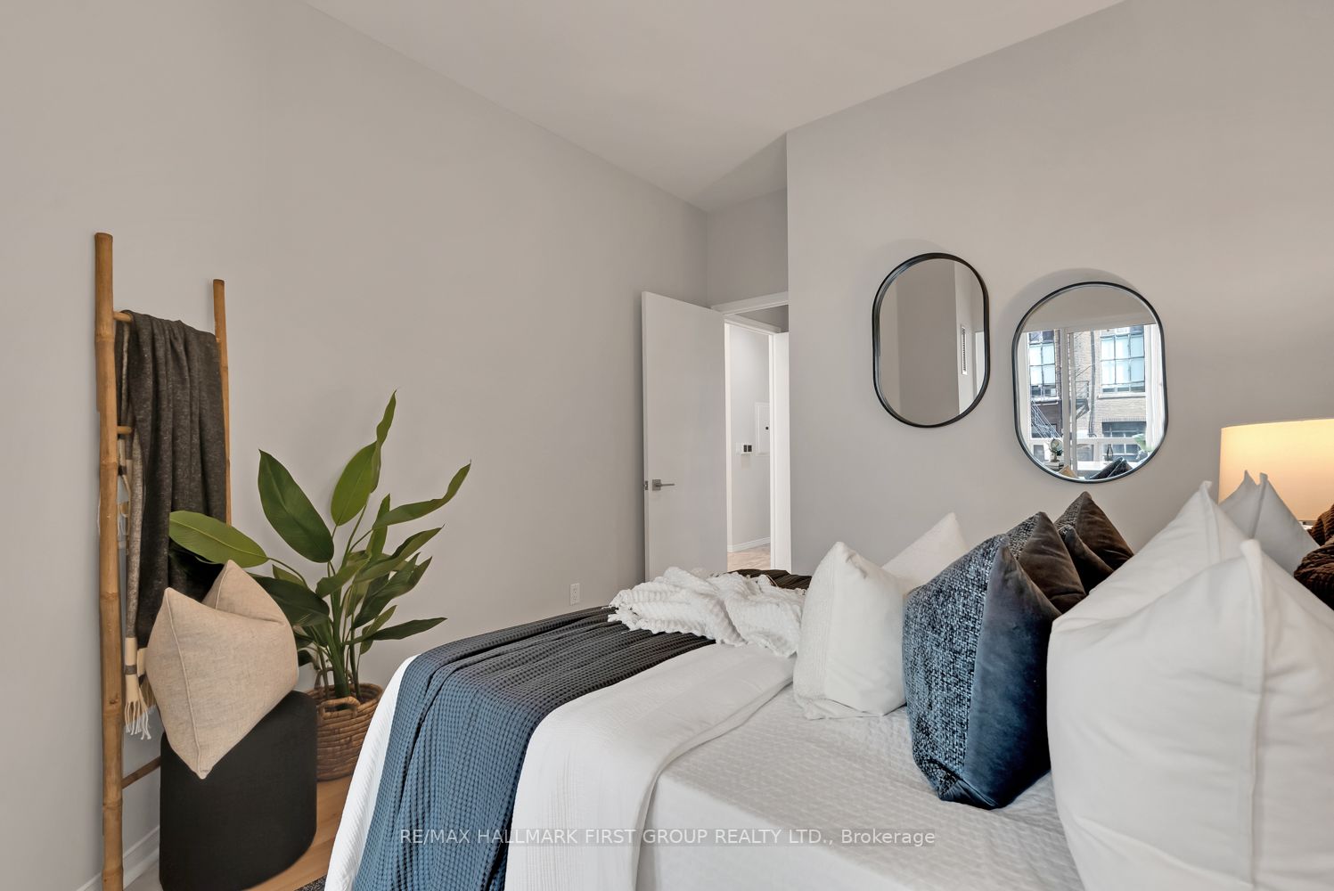 7 King St E, #1708