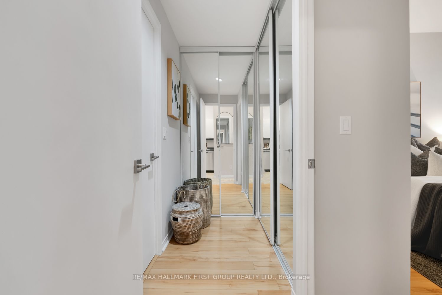 7 King St E, #1708