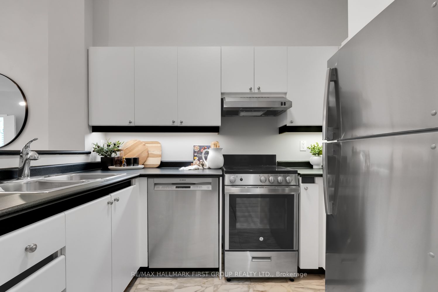 7 King St E, #1708